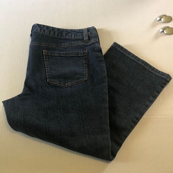 New Additions Maternity Jean Capri - Picture 1 of 5